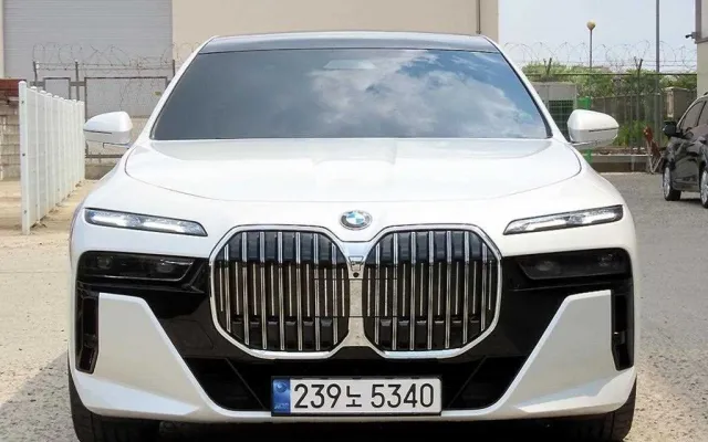 수원자동차사이트 7시리즈 (G70) 740i sDrive M 스포츠 매물 사진 3 - 2023/08 38,480km